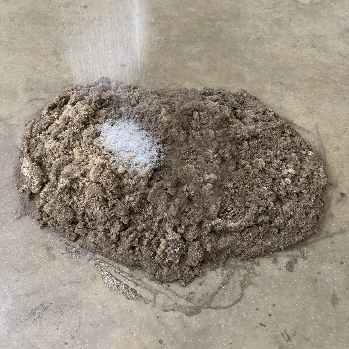 Poudre super absorbante eau et boue