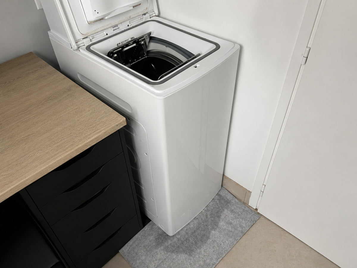 Absorption d'une fuite sous une machine à laver avec un sac OBLOC®